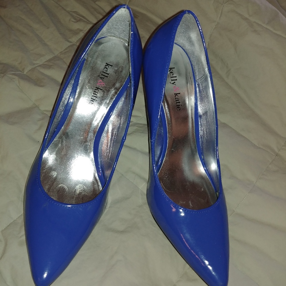 Shiny blue pumps
